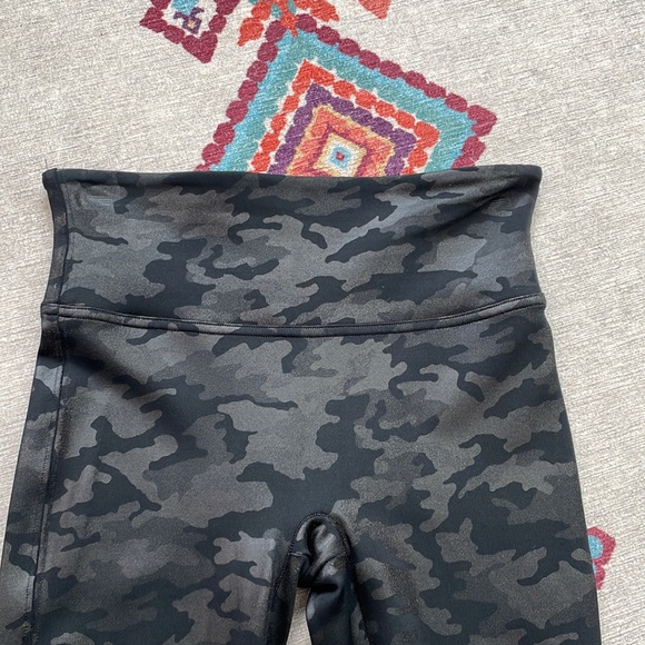 Spanx Camo Faux Leather leggings - Picture 8 of 11
